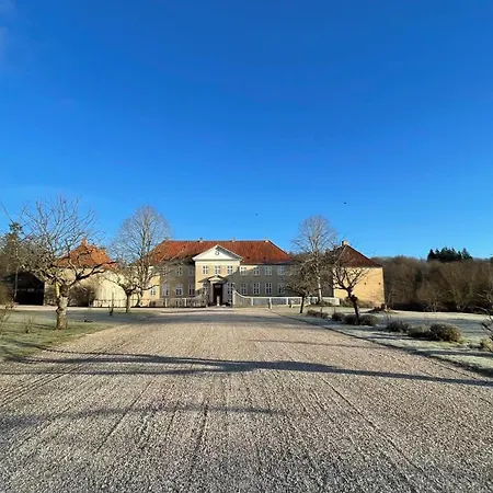 Skjoldenaesholm Slot 3*