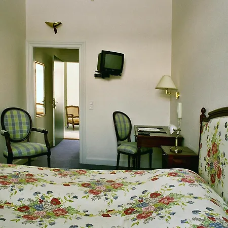 Skjoldenaesholm Slot 3*