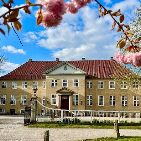 Skjoldenaesholm Slot Hotell 3*