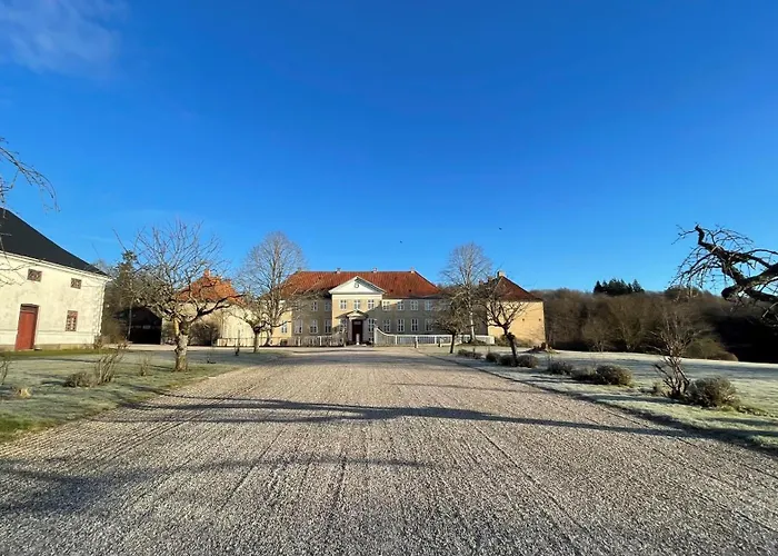 Skjoldenaesholm Slot 3*