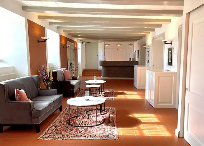 Skjoldenaesholm Slot 3*